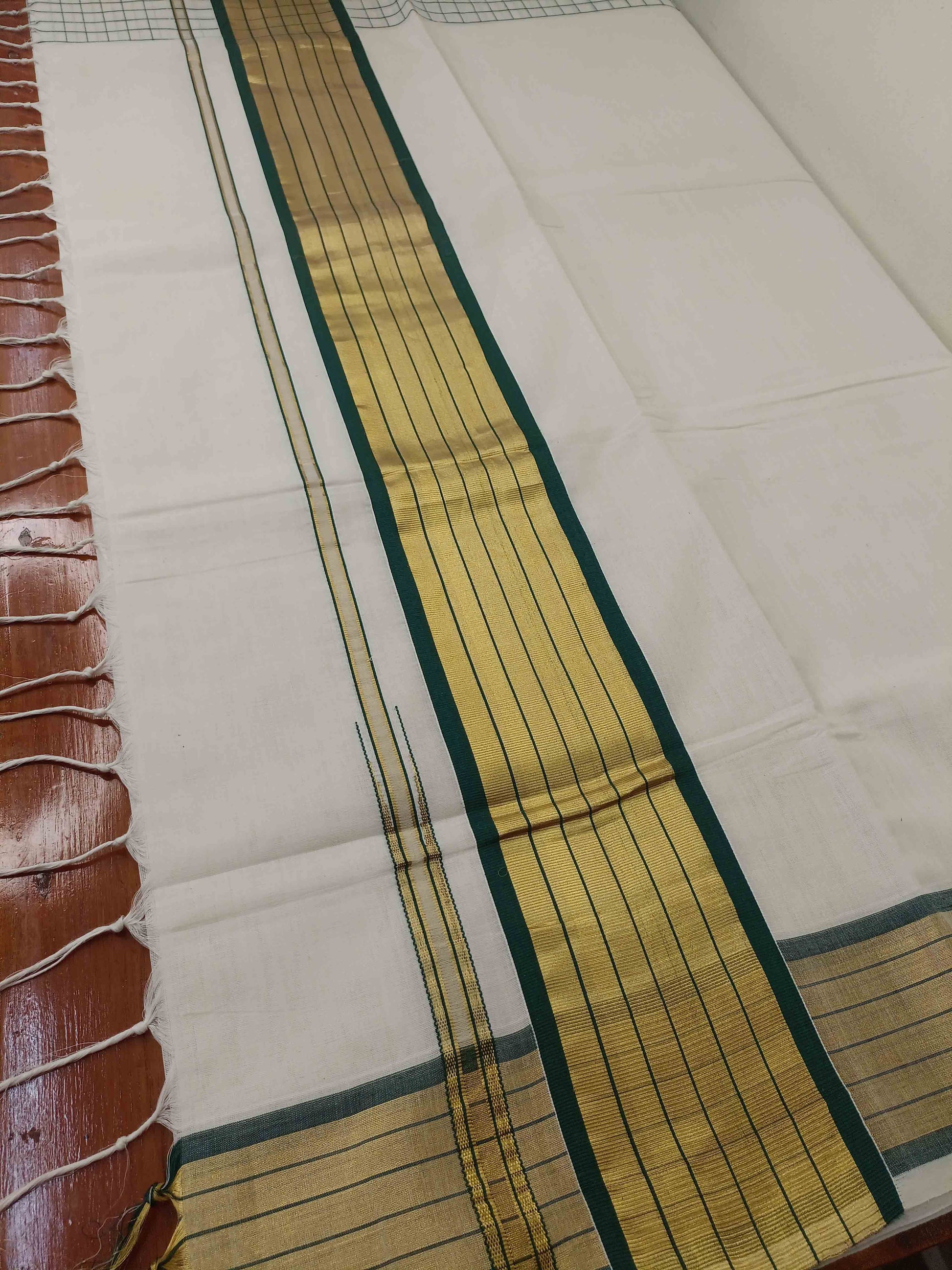 Kuthampully Handloom Kasavu Saree