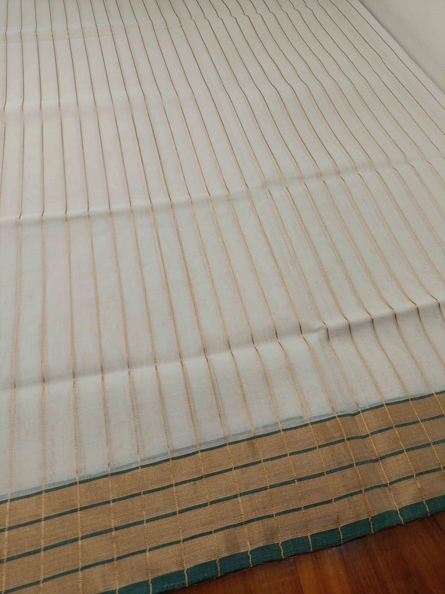 Kuthampully Handloom Kasavu Saree