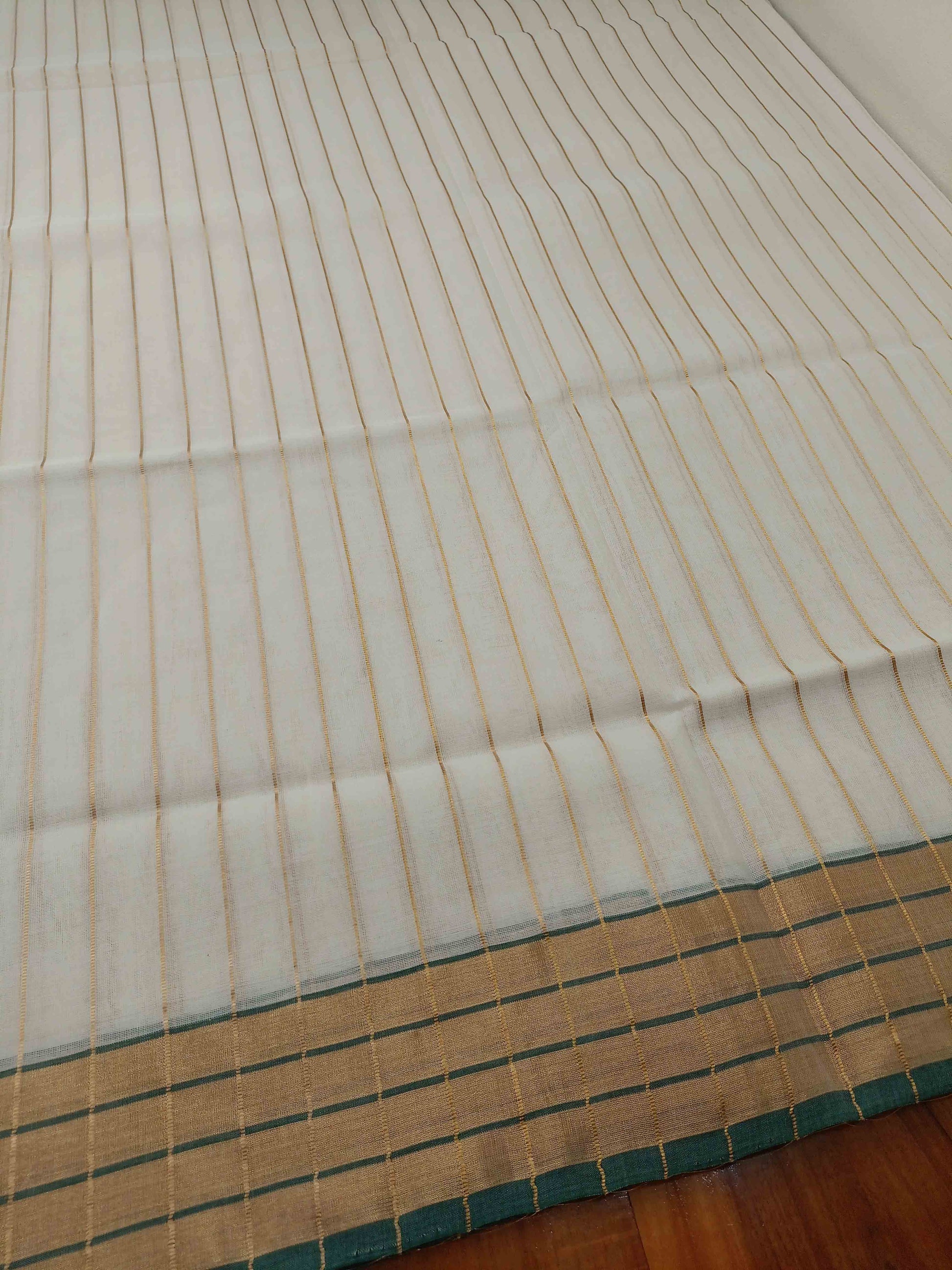 Kuthampully Handloom Kasavu Saree