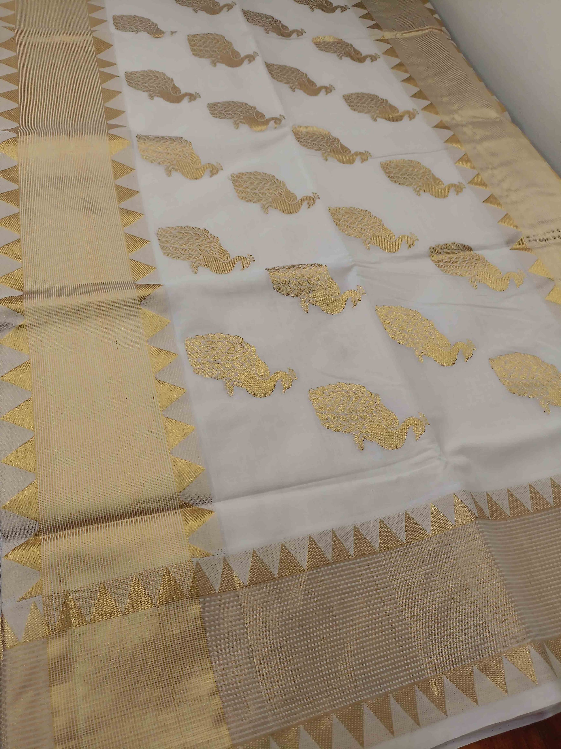Kuthampully Handloom Kasavu Saree