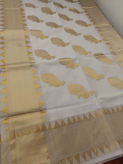 Kuthampully Handloom Kasavu Saree