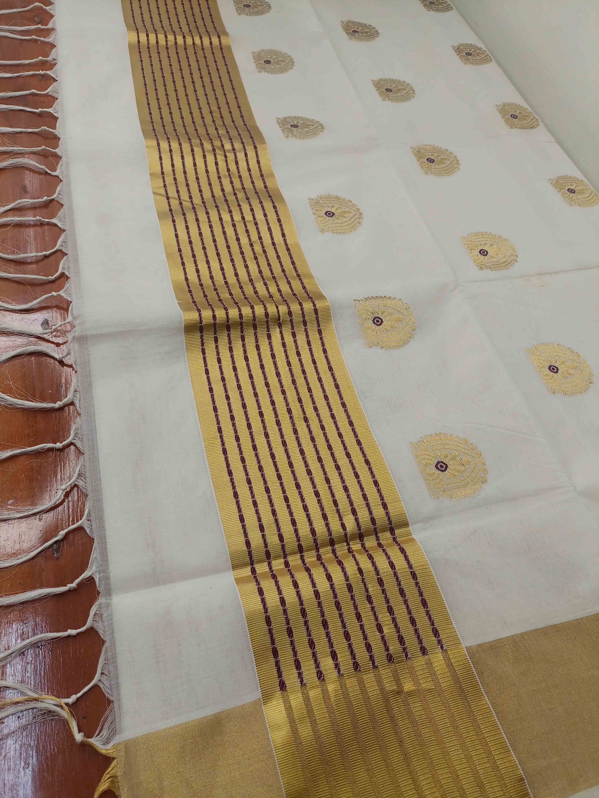 Kuthampully Handloom Kasavu Saree