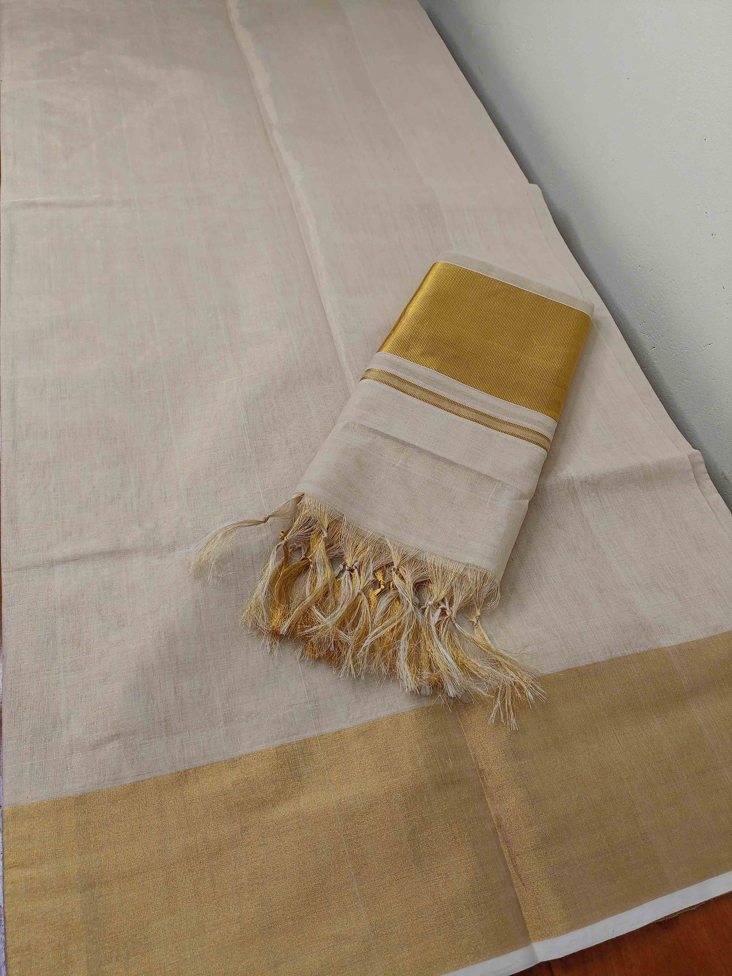 Kuthampully Handloom Kasavu Single Set Mundu